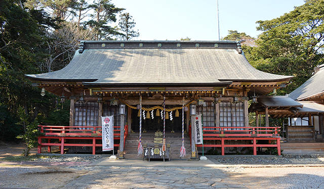 気仙沼の漁師にとって最も大事な場所が御崎（おさき）神社。威風堂々の姿だ。
