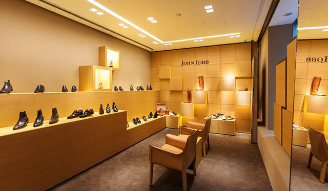 丸の内・国際ビル1階「ジョンロブ丸の内店」