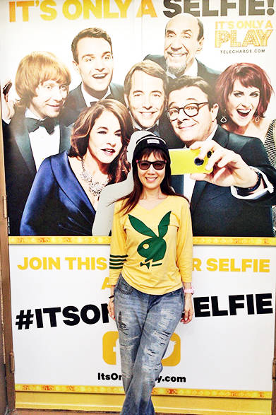 この時期のニューヨークは、日差しがけっこう強く、着いてからおもちゃのサングラスを買いました