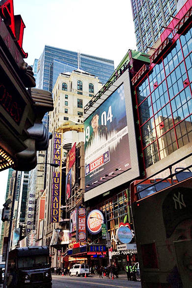 『If/Then～イフ/ゼン～』も私にはかなり難解でした。ストーリーはどうやら「もしも～だったら」とふたつの人格が用意されていて、そのあいだを行ったり来たりみたいな。英語力の無さを思い知らされる感じだけが残りました