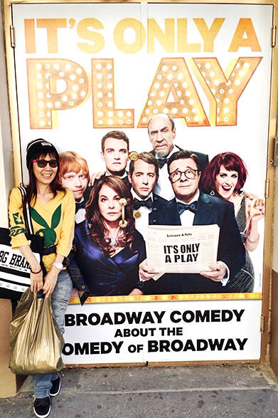 最終日はあえてストレートプレイをチョイスしました。その名も『It’s Only a Play～イッツ・オンリー・ア・プレイ～』。正直、私の英語力ではストレートプレイなんて無理な話なんですが、大尊敬するネイサン・レインが出演しているので、ここはやはりマストでしょう