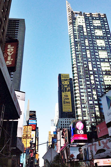 「ザイヤ」。パンもいろいろあって日本のパンと変わらぬテイスト。食パンがものすごく売れるそうで、たくさんの人が次から次へと買いに来てました。ニューヨークにお出かけの際はぜひどうぞ