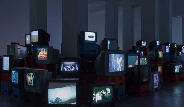 「Pretty Much Every Film and Video Work From About 1992 Until Now」©Studio lost but found / VG Bild-Kunst, Born 2013Courtesy Studio lost but found, Berlin Photo Studio lost but found / Frederik Pedersen