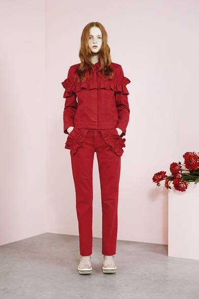 JACKET 6万8000円、CLASSIC SLIM BOYFRIEND 3万9000円　※すべて税抜