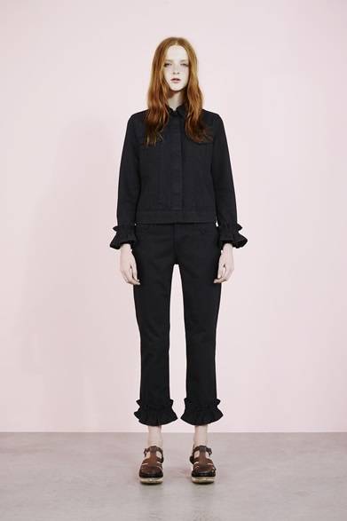 JACKET 6万4000円、CLASSIC SLIM BOYFRIEND 4万4000円　※すべて税抜