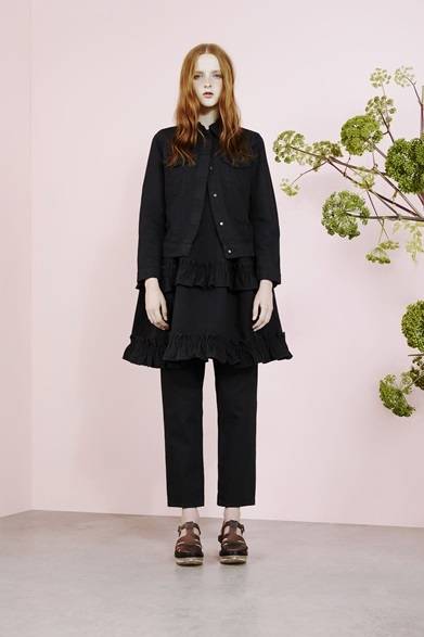 JACKET 6万4000円、DRESS 8万2000円、ACE　3万2000円　※すべて税抜