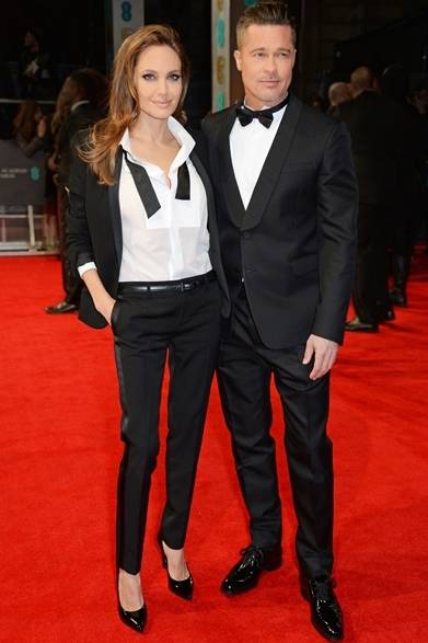 <strong>Angelina Jolie & Brad Pitt｜アンジェリーナ・ジョリー＆ブラッド・ピット</strong><br /><br />ロンドンでおこなわれた「BRITISH ACADEMY FILM AWARDS 2014」にて、女優のアンジェリーナ・ジョリーがサンローランのカスタムメイド タキシードを着こなし、ダンディな姿で登場。パートナーのブラッド・ピットとペアルックがスウィート！<br /><br />COURTESY OF SAINT LAURENT