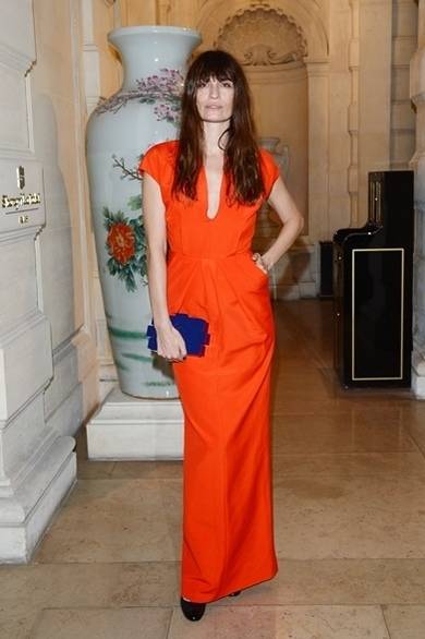 <strong>CAROLINE DE MAIGRET｜キャロライン・デ・メイグレ</strong><br /><br />カリーヌ・ロワイトフェルドが手がける雑誌『CR Fashion Book Issue 2（CR ファッション　ブック　第2巻）』の発売記念パーティーに、フランスのモデル キャロライン・デ・メイグレがフェンディ 2013年春夏コレクションのロングドレスを着て登場した。