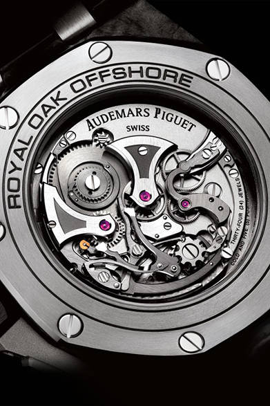 03 <strong>AUDEMARS PIGUET |オーデマ ピゲ</strong><br /><strong>ロイヤル オーク オフショア オートマティック・クロノグラフ</strong><br /><br />自動巻き、フォージドカーボンケース、ケースサイズ直径44mm、100m防水、世界50本限定、価格2732万4000円。発売中。<br /><br />オーデマ ピゲ ジャパン<br />Tel. 03-6830-0000<br />http://www.audemarspiguet.com/jp/