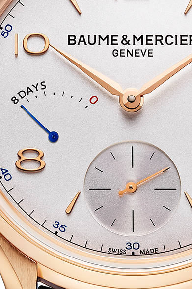 05 <strong>BAUME & MERCIER|ボーム&メルシエ</strong><br /><strong>クリフトン エイトデイ パワーリザーブ</strong><br /><br />手巻き、レッドゴールドケース、ケースサイズ45mm、5気圧防水、価格未定。<br /><br />9時位置には、パワーリザーブ、6時位置はスモールセコンドを装備。<br /><br />ボーム&メルシエ<br />Tel. 03-3288-6335<br />http://www.baume-et-mercier.jp/<strong></strong>