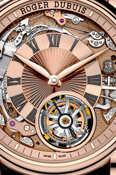 55 <strong>ROGER DUBUIS|ロジェ・デュブイ<br />オマージュ ミニッツリピーター<br />フライングトゥールビヨン オートマティック</strong><br /><br />自動巻き、ローズゴールドケース、ケースサイズ直径45mm、世界20本限定、価格未定、入荷未定。<br /><br />ロジェ・デュブイ<br />Tel.03-3288-6640<br />http://www.rogerdubuis.com/jp
