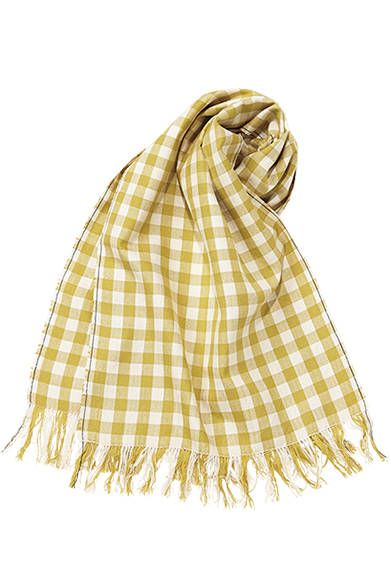 <strong>GIFTS FOR WOMENS｜ウィメンズ</strong><br />イギリスのテキスタイルデザイナーとコラボレーション。ユニセックスで展開。エクリュ×シトラス色が爽やか。シルクスカーフ3万6000円（マーガレット・ハウエル）