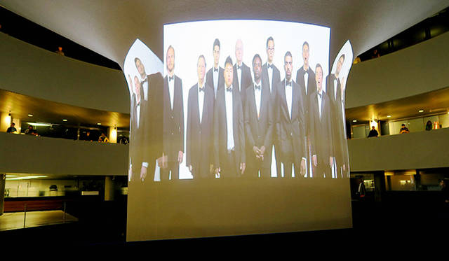 「Split Chorale for Viljo Revell」<br />ちなみにこの市庁舎のホール、空から見ると人の目に見えることから、通称「Eye」と呼ばれている