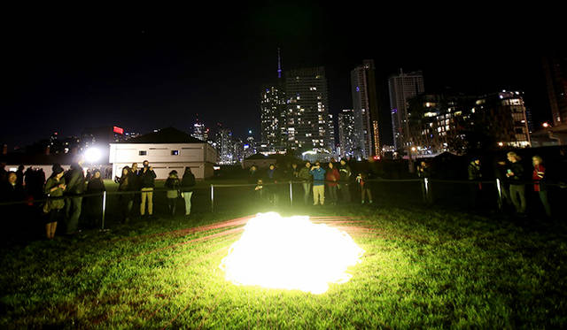 「Bruno Billio」<br />なにかの生物の卵のように見えるLEDライトのインスタレーション。鳥のような動物の鳴き声も周りから聞こえてくるが、ここからなにが生まれるのだろうか？
