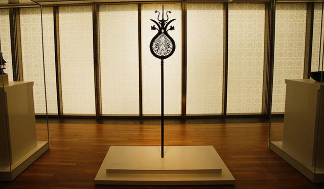 「Processional Standard (‘Alam)」<br />16世紀、イランもしくはインドのもの