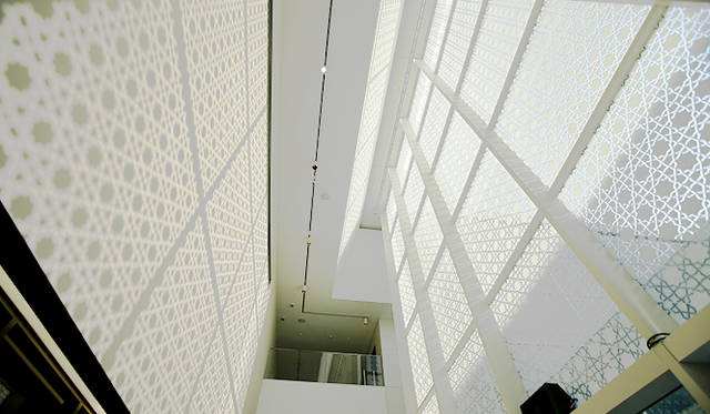 館内に差し込む光が、神秘性を増している