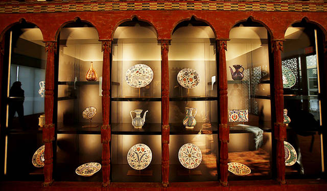 「Bellerive Room」では部屋の一室にカーン氏のコレクションを展示。ソファーにすわってリラックスした雰囲気で鑑賞できる