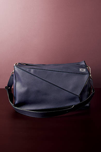 <strong>LOEWE（ロエベ）</strong>　バッグ［W40.5×H23.5×D24cm］33万9120円（ロエベ／阪急メンズ東京1階）