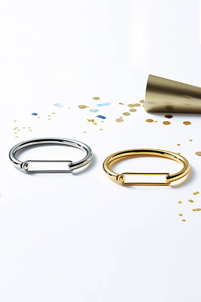 <strong>UNDER COVER（アンダーカバー）</strong>　バングル各1万2960円（アンダーカバー／阪急メンズ東京4階）