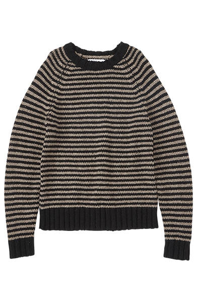 <strong>MHL.｜メンズ&ウィメンズ</strong><br />マルチに活躍してくれそうな、ボーダー柄のニット。色目もシックで使いやすい。ニット2万3000円（メンズ／MHL.）