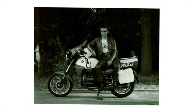 小山薫堂賞（BMWのある風景）「a policeman sitting on a bike」 瀧澤秀樹