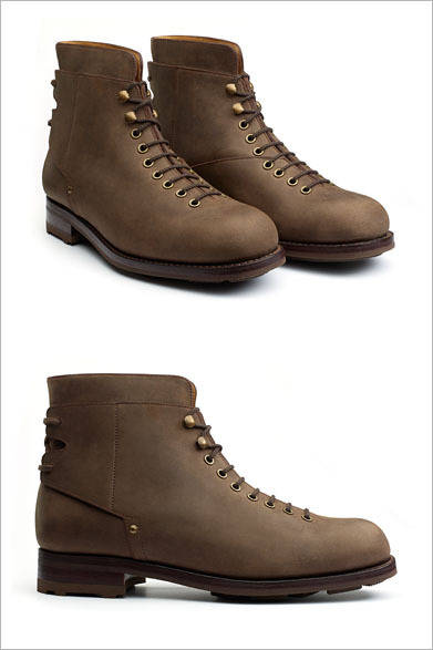 「COUNTRY GENTS（カントリージェンツ）」コレクションのアイレットブーツ 13万1760円