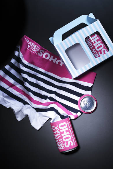 <strong>BRADELIS Newyork SOHO（ブラデリス ニューヨーク）</strong>　ニューヨークの「ブラデリス ニューヨーク」のメンズライン。一見ジュースの缶と思いきや、フタを開けると中にパンツが！　メッセージスペースのあるポップな缶入りで、ブリーフはフリーサイズなのでサイズを選ばずプレゼントできるのがポイント。全18色展開で2点以上の購入で専用パッケージもあり。ブリーフ（18色展開）各2052円（ブラデリス ニューヨーク／阪急メンズ東京地下1階）