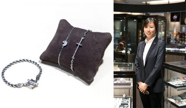辻 真理さん（阪急メンズ東京地下1階 紳士服飾品売場）<br />写真左から、WEAVING SKULL BLACELET（シルバー）3万1320円、LOVE COOK BLACELET（シルバー）2万7000円、M.C BRACELET（チェーンタイプ・シルバー）2万9160円（すべてガーデル／阪急メンズ東京地下1階 紳士服飾品売場）