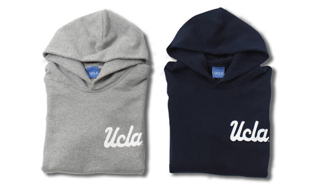 スリムプルオーバーパーカ各1万9440円