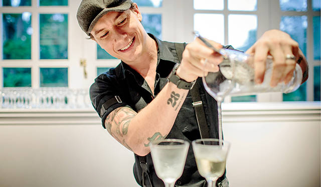 シンガポール在住のスピリッツ専門家、マイケル・カラハン氏。専門的な知識を活かして、今回のコレクションを全面的にバックアップした