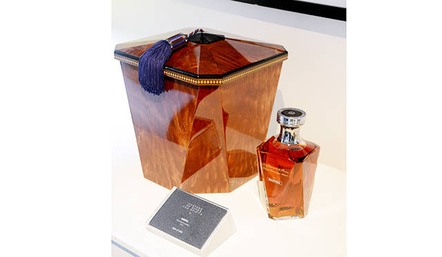 世界に2点しか存在しないコニャック「マーテル女王のカラフ」