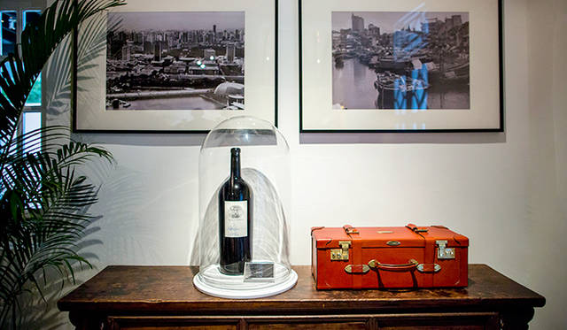  2001年のヴィンテージ  6L を、特製レザーケースに収めたハーラン・エステート社の「ハーラン・エステート2001年 インペリアル」。同社が6Lボトルを一般へ販売するのは今回がはじめてとなる