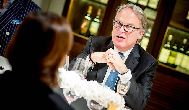 ワイン評論家のジェームズ・サックリング氏もまた、マイケル・カラハン氏とともに、今回のコレクションを全面的にバックアップした