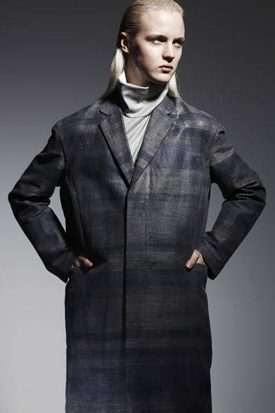 FADE BORDER TUCK COCOON COAT 7万3224円、LAYERED HIGH-NECK SHIRT 3万24円