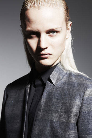 FADE BORDER NO-COLLAR JACKET 6万2424円、FLY-FRONT SHIRT 1万9224円