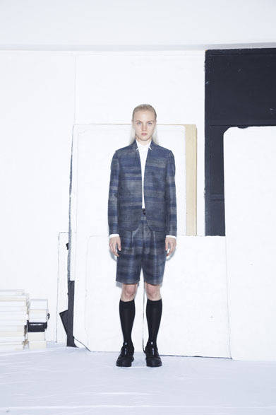 FADE BORDER NO-COLLAR JACKET 6万2424円、FLY-FRONT SHIRT 1万9224円、FADE BORDER  TUCK SHORT PANTS 2万6784円