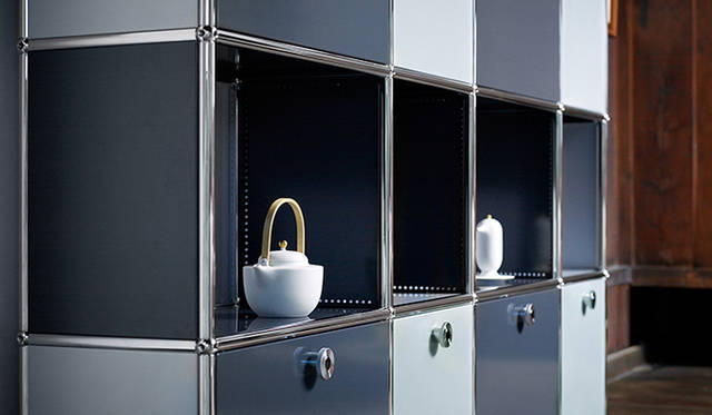 上出長右衛門窯の職人技とハイメ・アジョンのグラフィックの融合により生まれた和食器シリーズ「FORMA」は、丸の内のUSMショールームにも展示