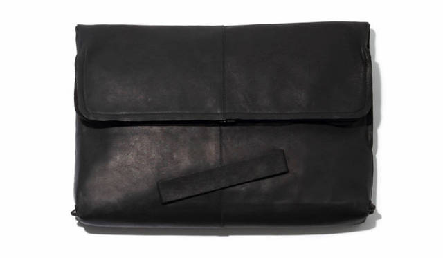 <strong>「JOHN」</strong>　［W46×H34×D4cm］7万3440円