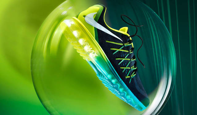 「ナイキ エア マックス 2015」（24.5～31,32cm）1万9980円