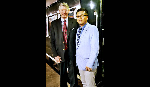 ロハン・ヴォスさん（左）と村井さん