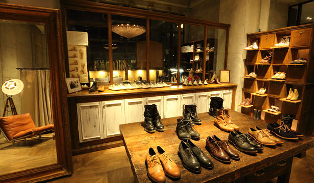 「アトリエ ミハラヤスヒロ」の内観