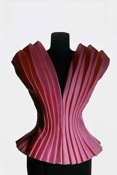 メンズ創立50周年を記念した展覧会『エレガンス不滅論。』