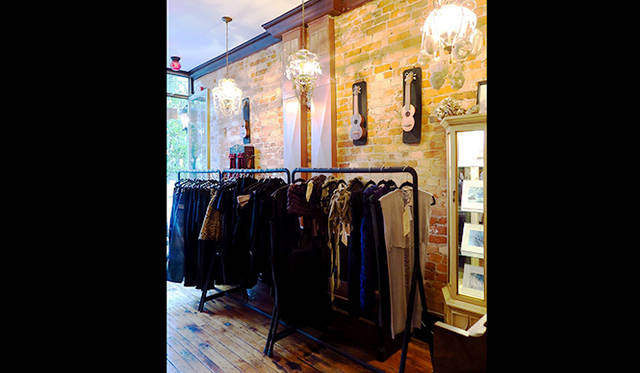 「Citizenry」。店内にはカフェスペースも併設されていて、ゆっくりとお茶を楽しむこともできる