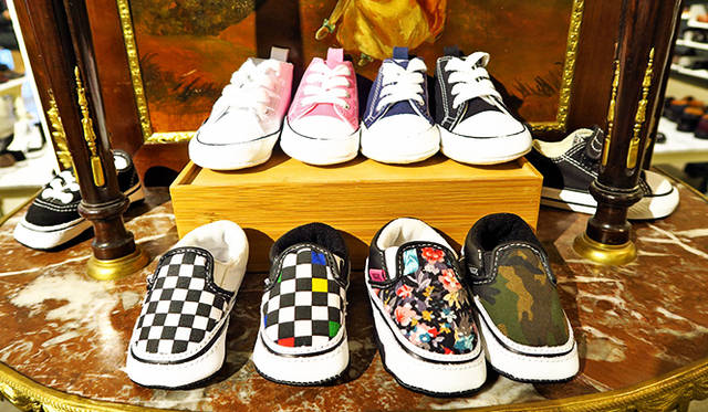 「gravitypope」。現在エドモントン、カルガリー、バンクーバー、トロントの4店舗を構える靴のセレクトショップ