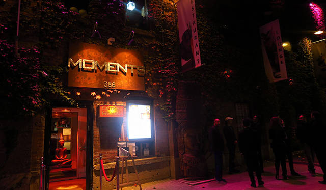 ［番外編］編集部が見つけたアートなトロント<br />トロントの中心部からタクシーで約15分ほど。広い敷地内にはアートギャラリーと、まるでアートギャラリーの中にできたかのようなレストラン「ハウス・オブ・モーメンツ」がある