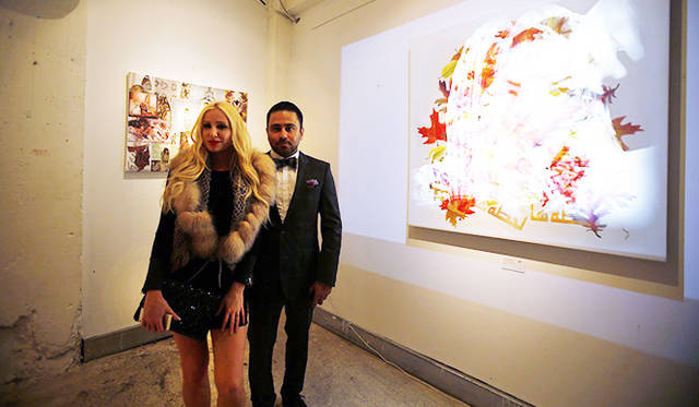 ［番外編］編集部が見つけたアートなトロント<br />「ハウス・オブ・モーメンツ」。この日は展示会の初日とあって、ゲストも多く来店。華やかな雰囲気に包まれた