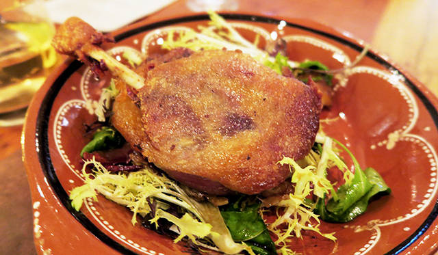 ［番外編］編集部が見つけたアートなトロント<br />映画『ゴーストバスターズ』を手がけたトロント生まれの映画監督イヴァン・レイトマンさんとセレブシェフ、ジョナサン・マックスマンさんが共同経営するレストランがここ「モンテチート・レストラン」だ