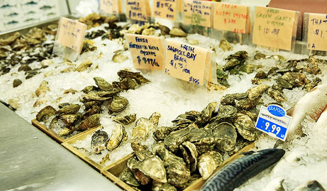 ［番外編］編集部が見つけたアートなトロント<br />「セント・ローレンス・マーケット」。建物のなかには、魚介のコーナーもある