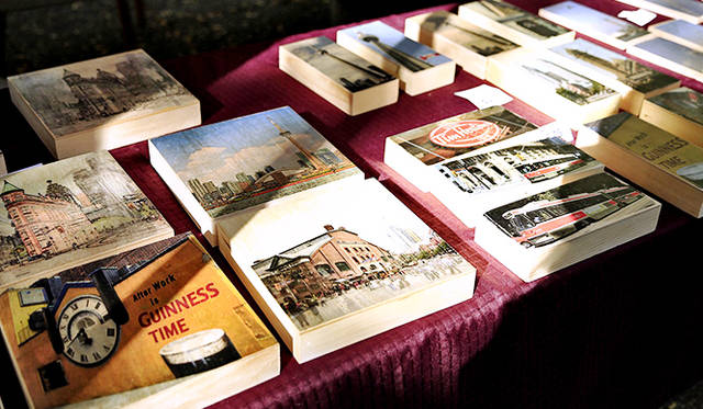 ［番外編］編集部が見つけたアートなトロント<br />「セント・ローレンス・マーケット」。おいしい食べ物を片手に、お気に入りのアートを探してみてはいかがだろう