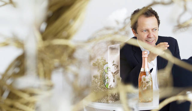 <strong>PERRIER-JOUËT｜ペリエ ジュエ</strong>　ブラジル人現代アーティストのヴィック・ムニ―ズ氏